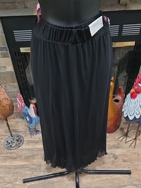 NWT Maurices Black Women's Elastic Waist Midi Skirt